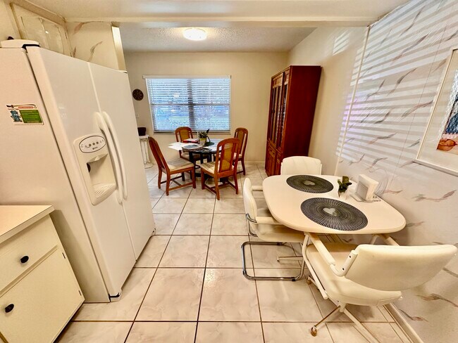 Building Photo - 1805 Eleuthera Point