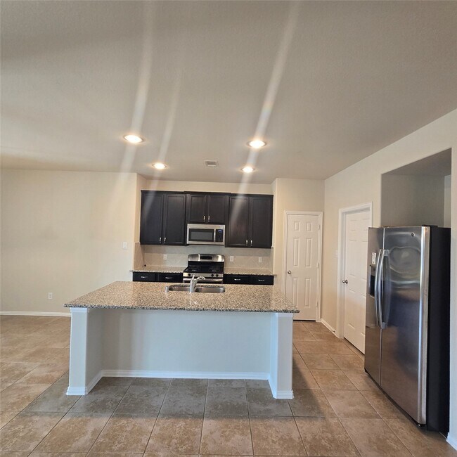 Building Photo - 8114 Summer Lake Pass Ln