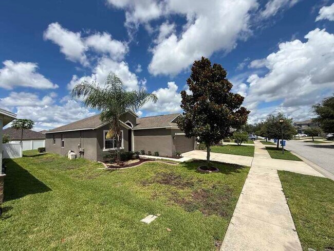 Building Photo - 930 Meadow Glade Dr