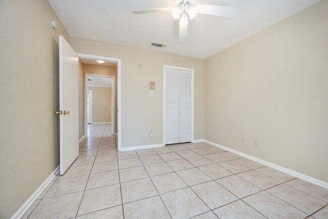 Building Photo - 7315 Foxside Ln