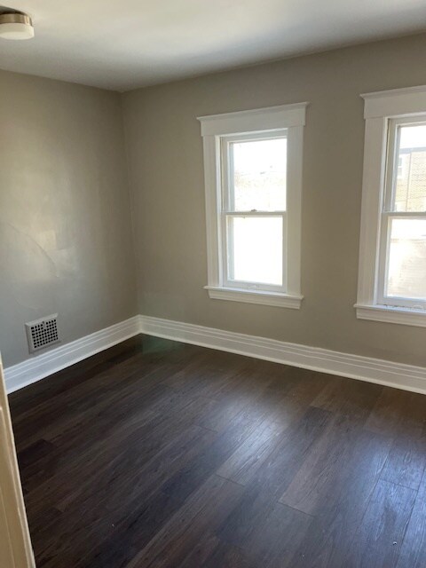 Building Photo - 1826 5th St