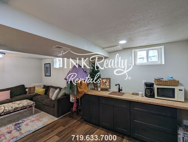 Building Photo - 1719 W Kiowa St