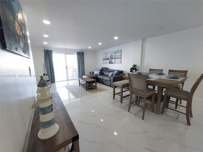 Building Photo - 400 Golden Isles Dr