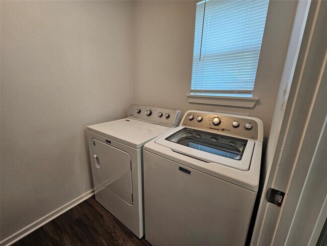 Building Photo - 16721 Hamilton Point Cir