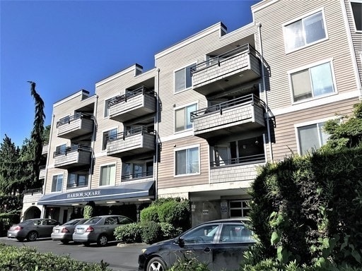 Interior Photo - Harbor Square