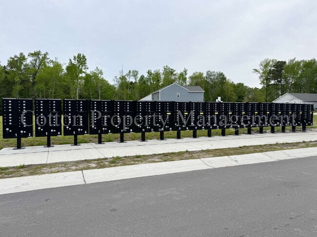 Building Photo - 29 W Pioneer Wy