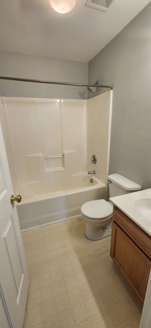 Building Photo - 4 Bedroom - Less than 2 miles from Swamp R...