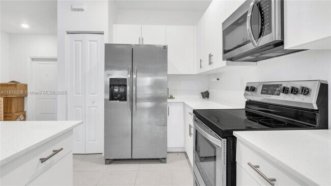 Building Photo - 25564 SW 108th Ave