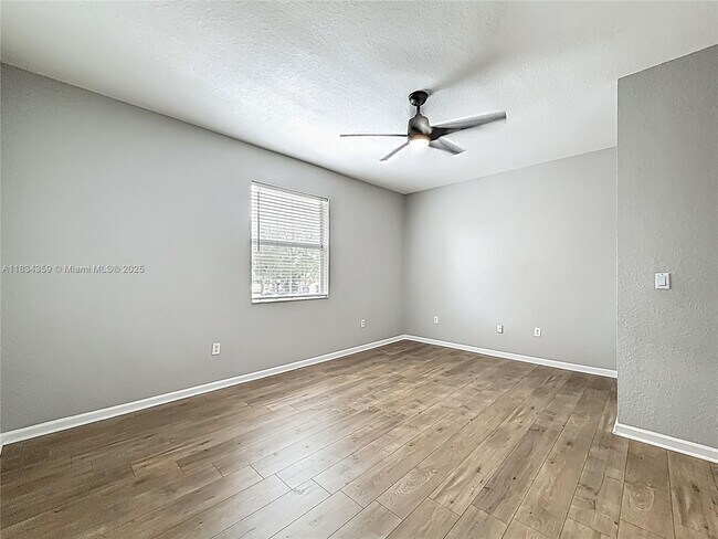 Building Photo - 2505 NW 31st Ct