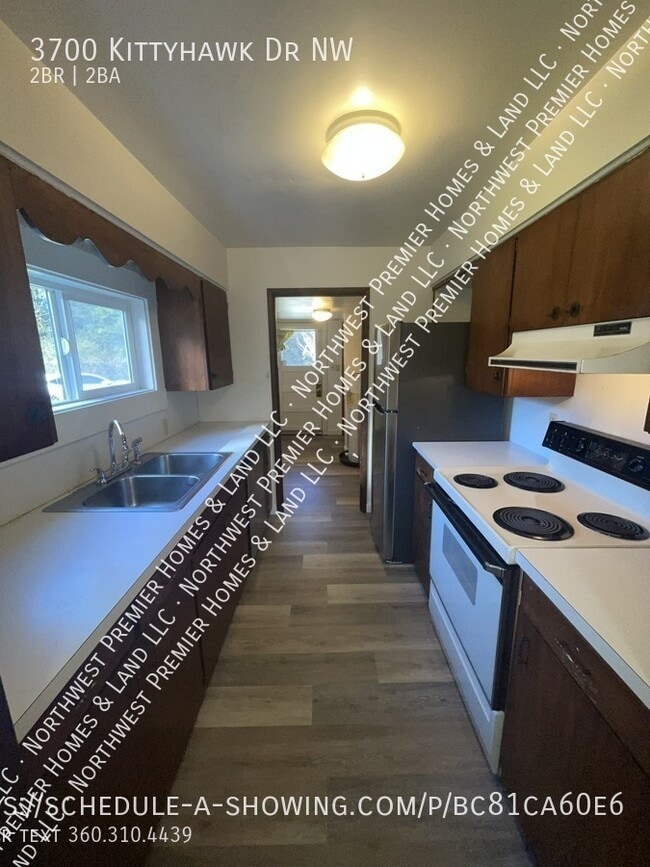 Building Photo - 3700 Kittyhawk Dr NW