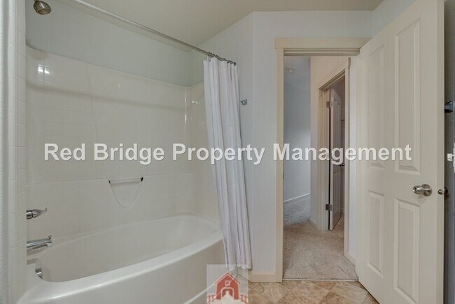 Building Photo - 10834 NE Holly St