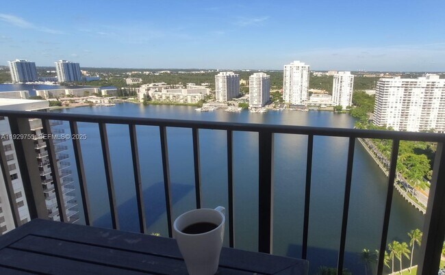 Building Photo - 18181 NE 31st Ct