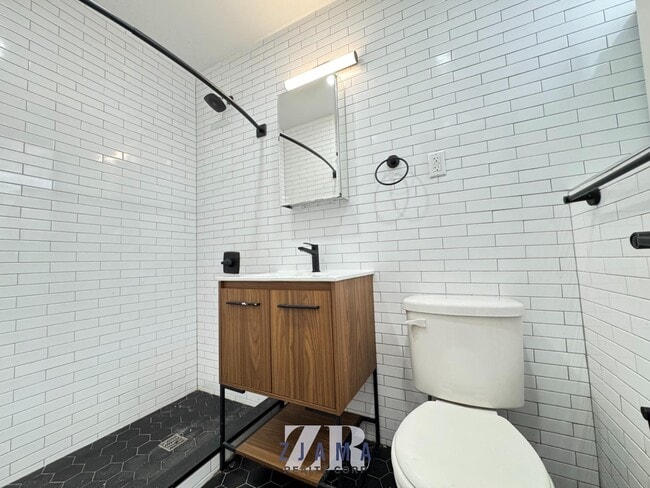Building Photo - 2112 Regent Pl