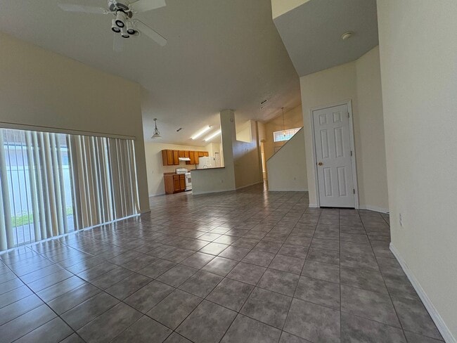 Building Photo - 2 Story Home. 3bed/3bath home/bonus room