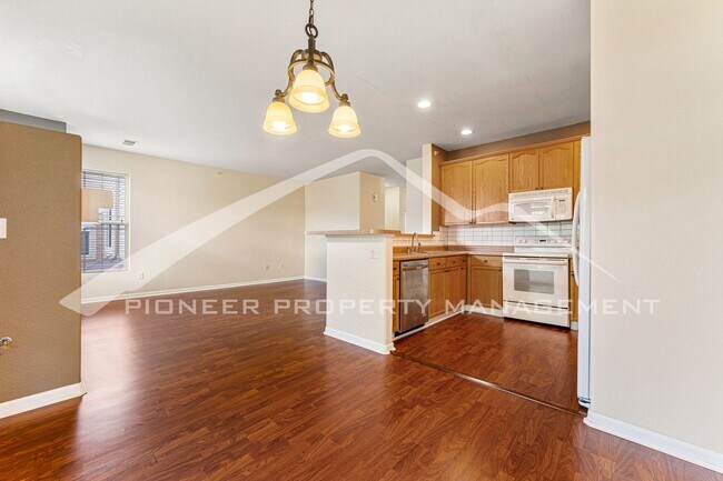 Building Photo - Charming condo with Central AC and 1 Car G...
