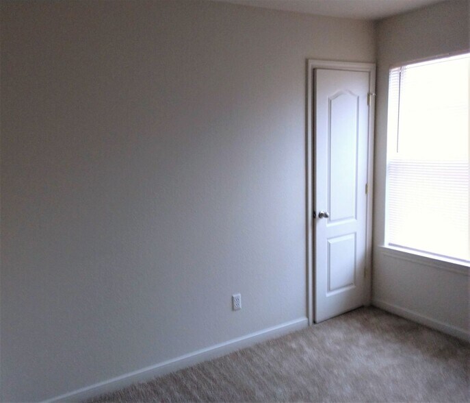 Building Photo - 408 Brittney Way