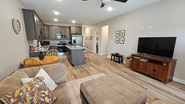 Building Photo - 1327 Autumn Ridge Dr