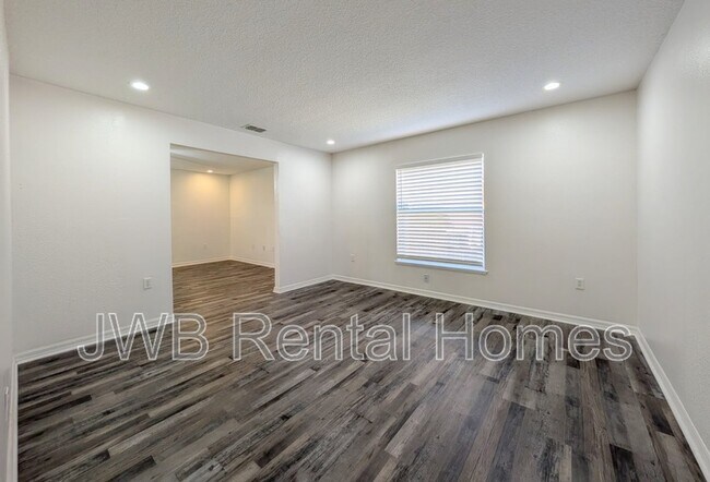 Building Photo - 5430 Shady Pine St S