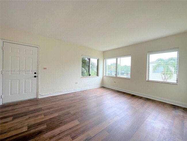 Building Photo - 1920 Biarritz Dr