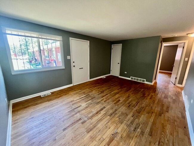Building Photo - Nice 2 bed 1 bath in Cole Neighborhood nea...