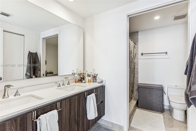 Building Photo - 488 NE 18th St