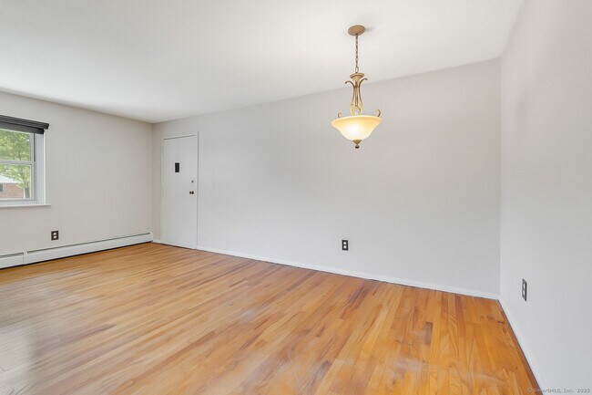Building Photo - 476 Oak Ave