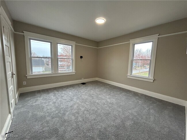 Building Photo - 7417 Linwood Ave