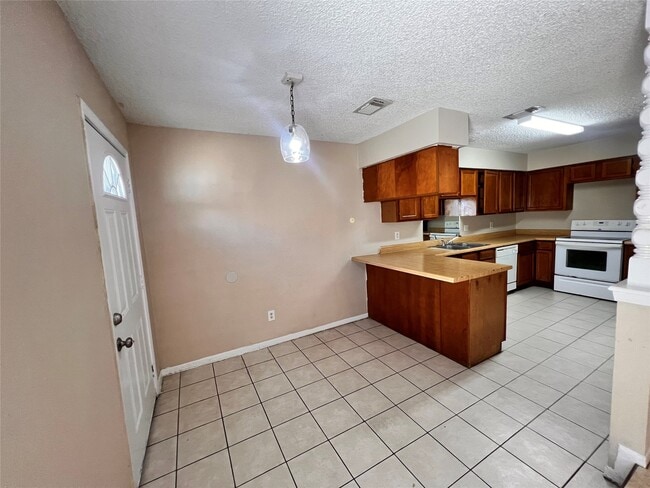 Building Photo - 6331 Pouter Dr