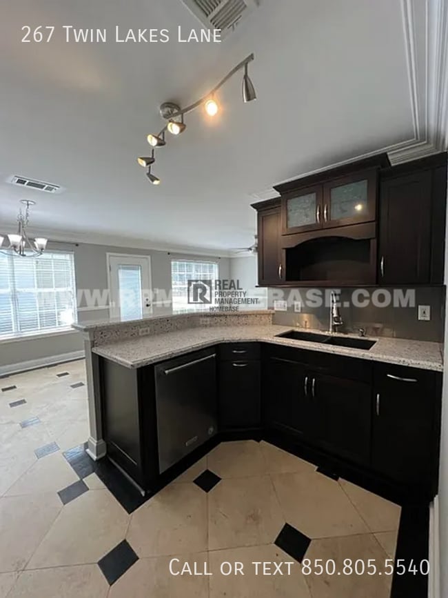 Building Photo - 267 Twin Lakes Ln