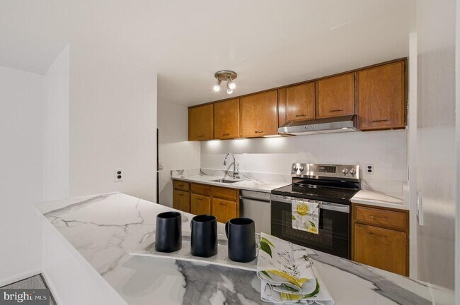 Building Photo - 312 Severn Ave