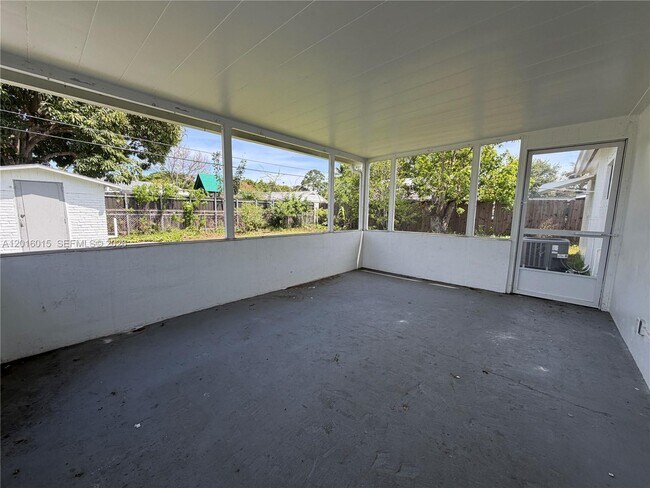 Building Photo - 1740 SW 47th Ave