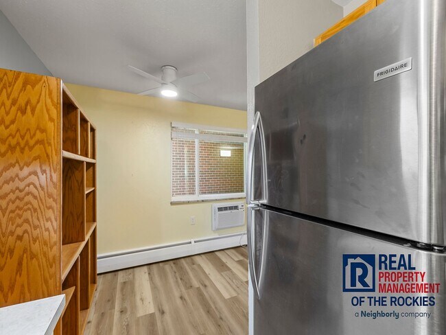 Building Photo - Charming 2 Bed, 1 Bath Condo in Prime Location!