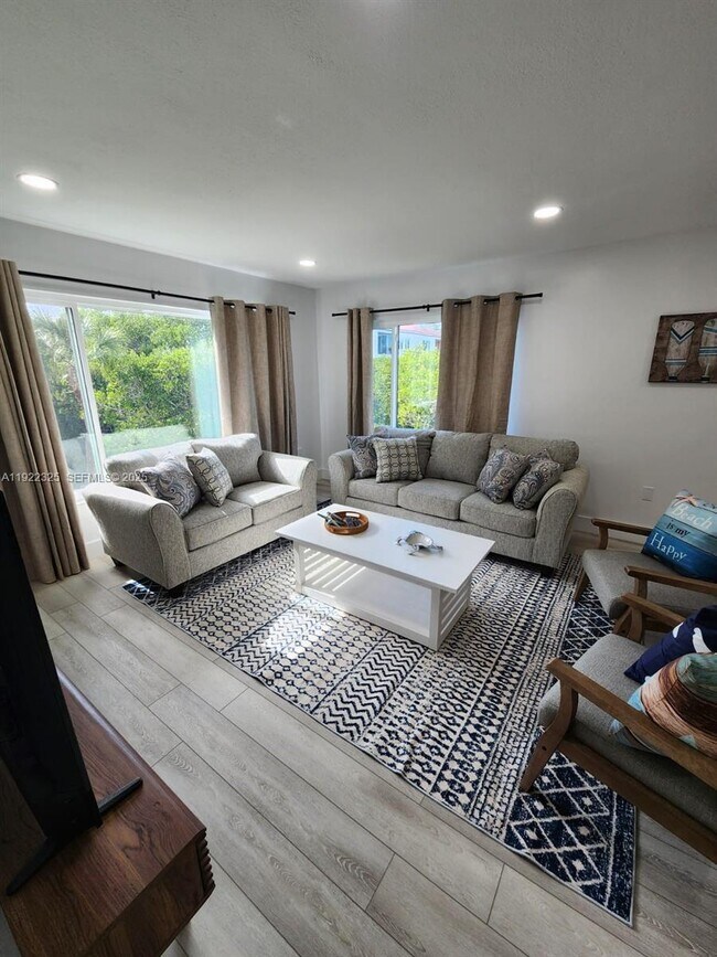 Building Photo - 3320 Gulf of Mexico Dr