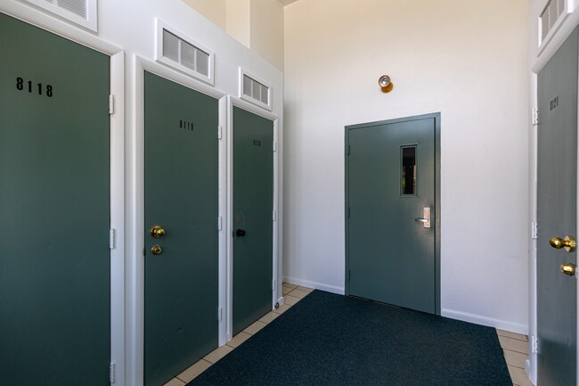 Building Photo - 8120 Stonegate Dr