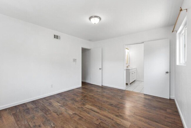 Building Photo - 1007 Winston Dr