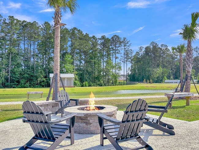 Building Photo - 3 Bedroom 2.5 Bath Located in Pine Hills i...