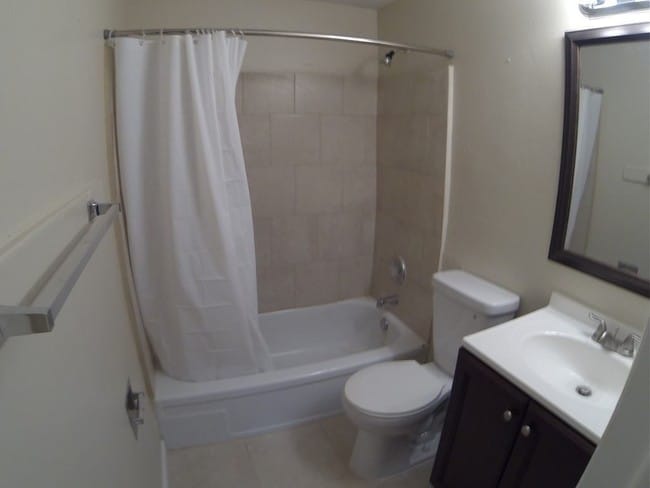 Building Photo - 1 br, 1 bath Apartment - 5029 Aravesta Ave.