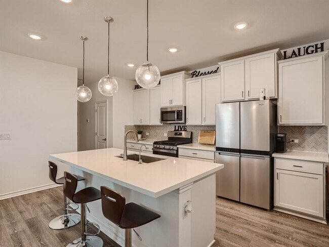 Primary Photo - 2909 Bronx Dr