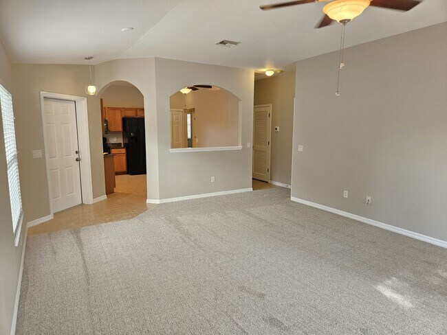 Building Photo - Annual Rental - Lovely 3 Bedroom 2 Bathroo...