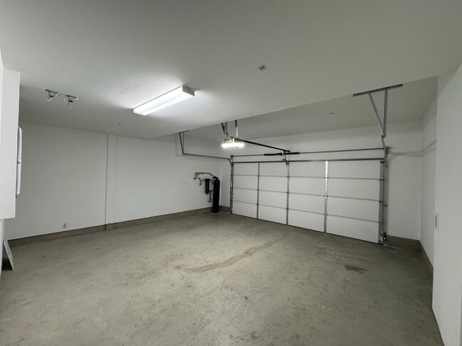 Building Photo - 6333 Dandelion St