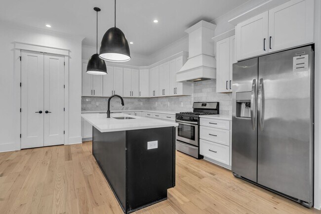 Building Photo - Modern Living in Wedgewood Houston