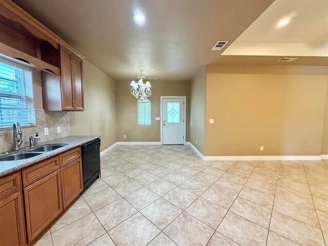 Building Photo - 116 Sycamore St