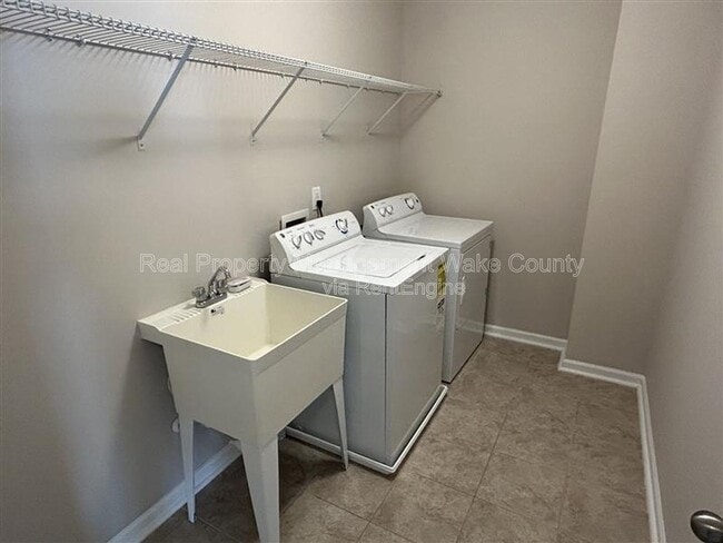 Building Photo - 1428 Glenwater Dr