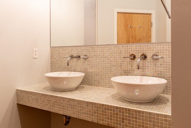 Building Photo - 2401 S 12th St