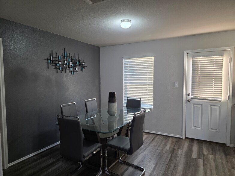 Building Photo - 31577 Acacia Vis