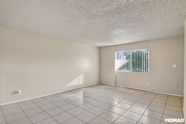 Building Photo - 6502 N 17th Ave