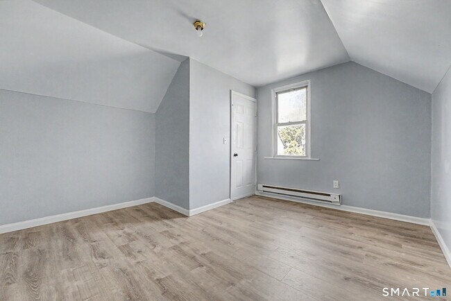 Building Photo - 23 Beacon St