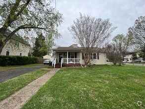 Building Photo - Delightful 1 Level 4 Bedroom Home On Exten...