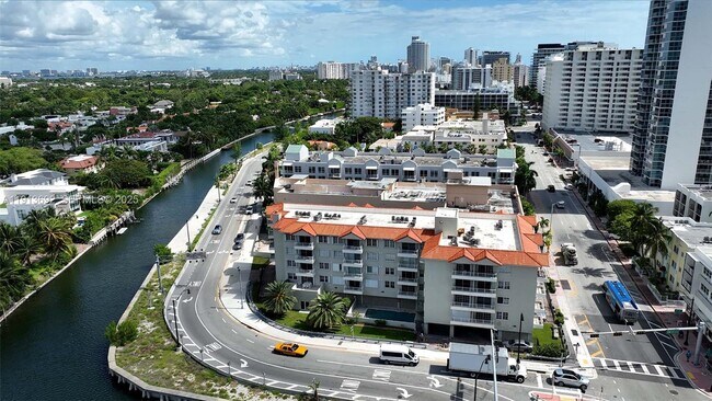 Building Photo - 2600 Collins Ave