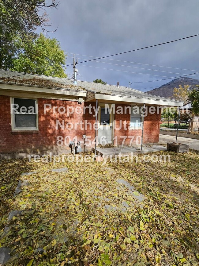 Building Photo - 2 bedroom 1 bathroom home in Ogden Coming ...